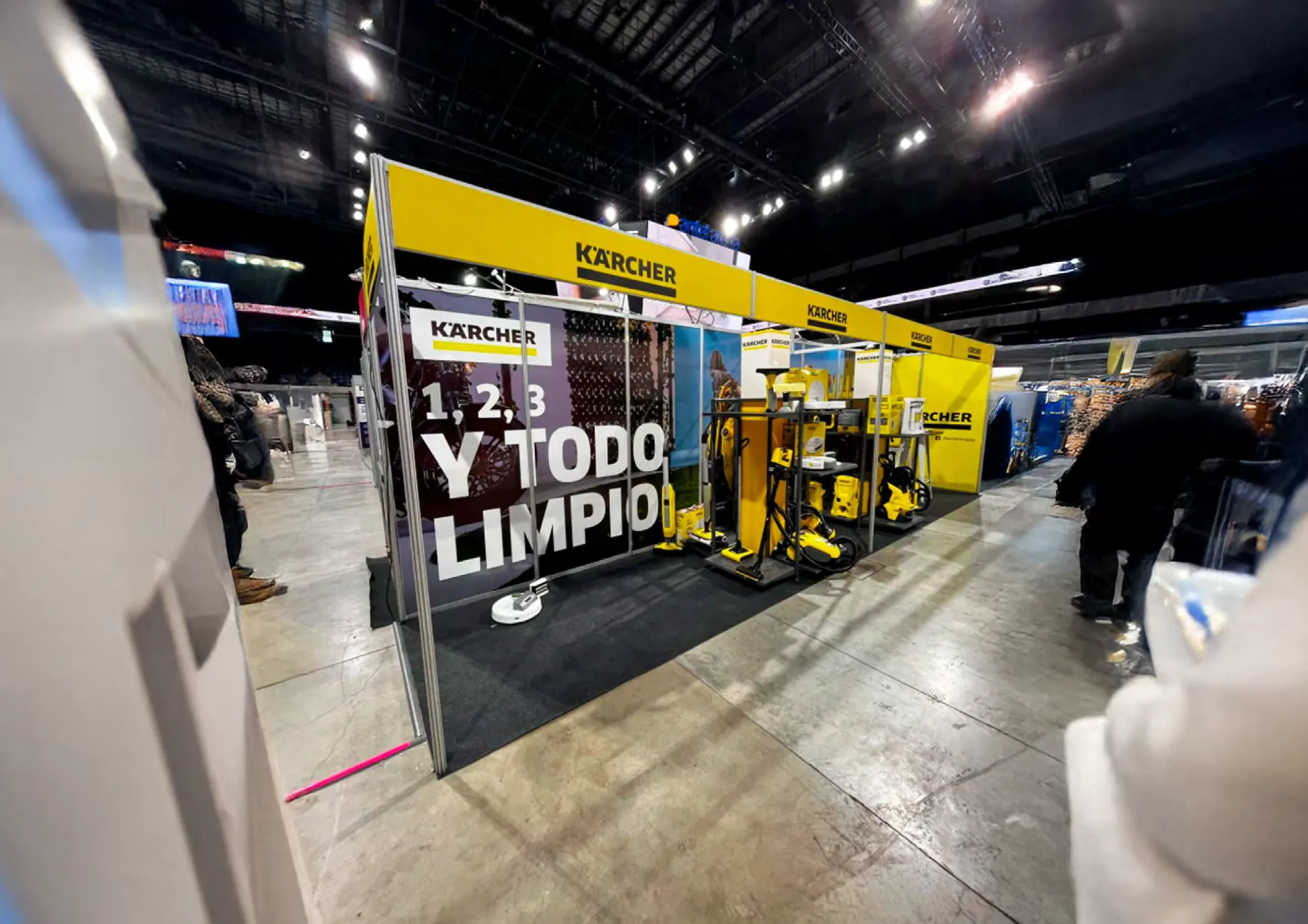 Stand Personalizado - Proyecto 1 - ROAR Uruguay